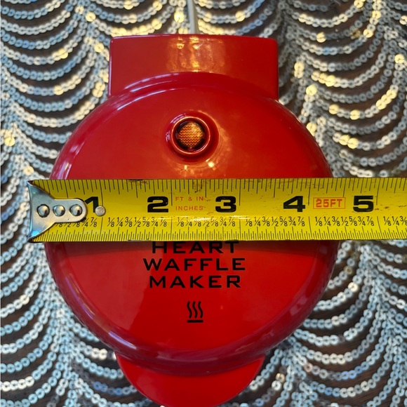 New Nostalgia Red Heart Waffle Maker - Picture 7 of 7